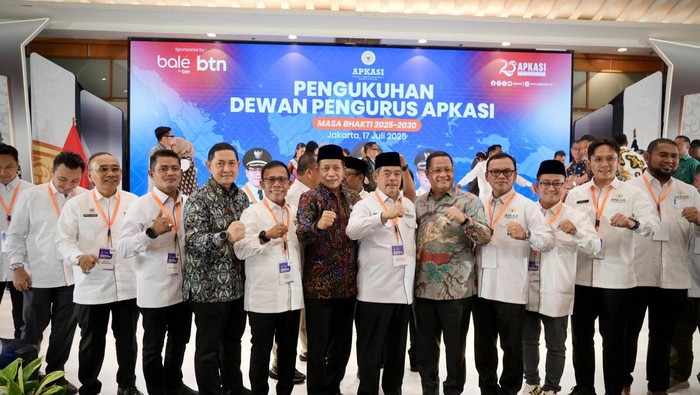 Wamenkop bersama Pengurus Apkasi
