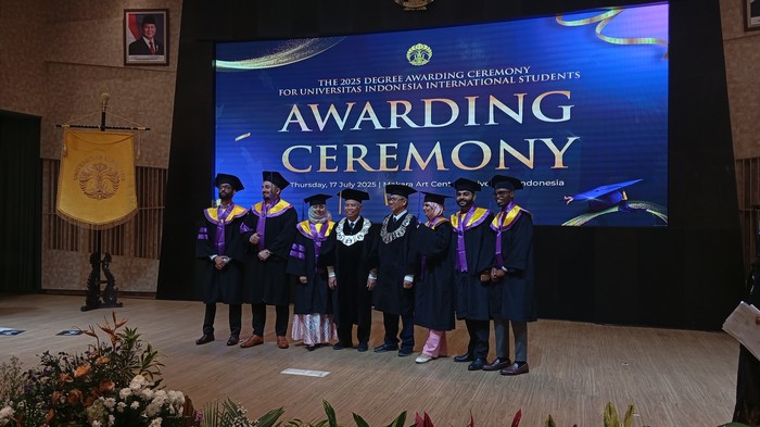 Wisuda Mahasiswa Internasional di UI
