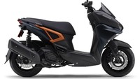 Yamaha X Force punya panjang 1.920 mm, lebar 760 mm dan tinggi 1.120 mm. Sementara tinggi joknya 815 mm dan jarak sumbu rodanya 1.340 mm. Menariknya, jika dilihat dari samping, skutik gambot tersebut terlihat seperti ‘buntung’ berkat ekornya yang lebih pendek dari posisi roda. Foto: Yamaha Japan