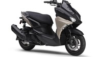 Yamaha X Force tampil sporty berkat sudut-sudut bodinya yang tajam. Motor itu punya wajah tegas dengan lampu berukuran besar dan sayap atau fairing yang dirancang mematah. Tak lupa ada windshield atau penghalang angin di posisi sentral. Foto: Yamaha Japan