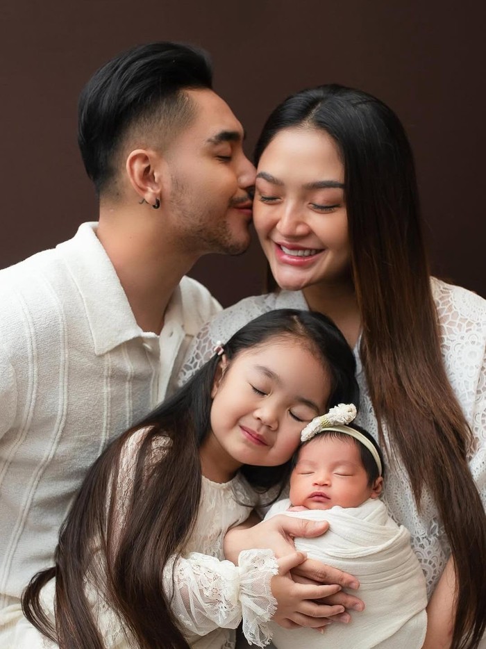 5 Potret Xarena Anak Siti Badriah dan Krisjiana Baharuddin 5 Potret Xarena Anak Siti Badriah dan Krisjiana Baharuddin