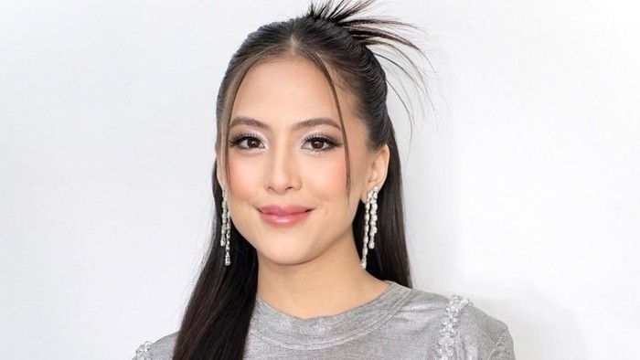 Titik Terendah Adhisty Zara