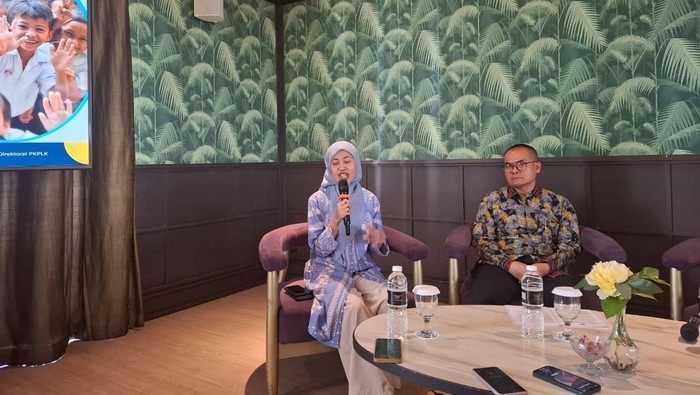 Afifa, salah satu alumni sekolah dengan sistem pendidikan jarak jauh