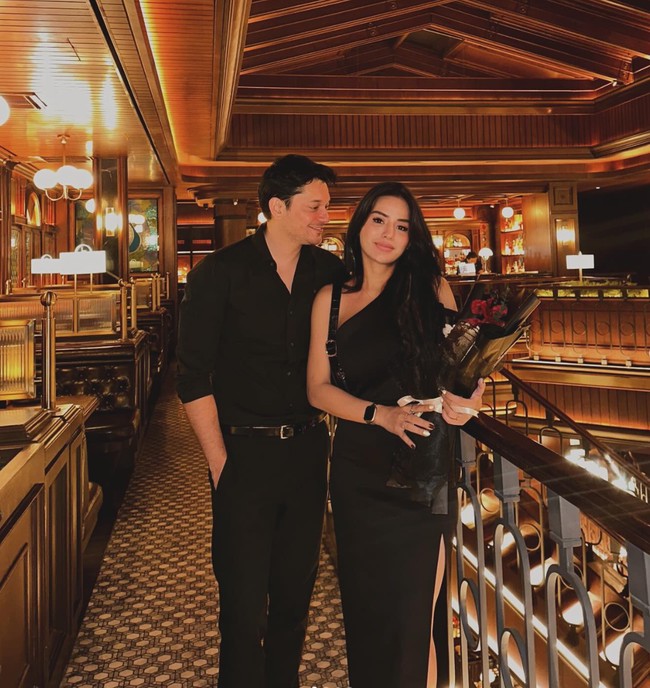 Tampaknya tak butuh waktu lama bagi aktor Andrew Andika untuk kembali memperoleh tambatan hati. Mantan suami Tengku Dewi itu kini dikabarkan sudah melamar kekasih barunya. Foto: Instagram/@andrewandika