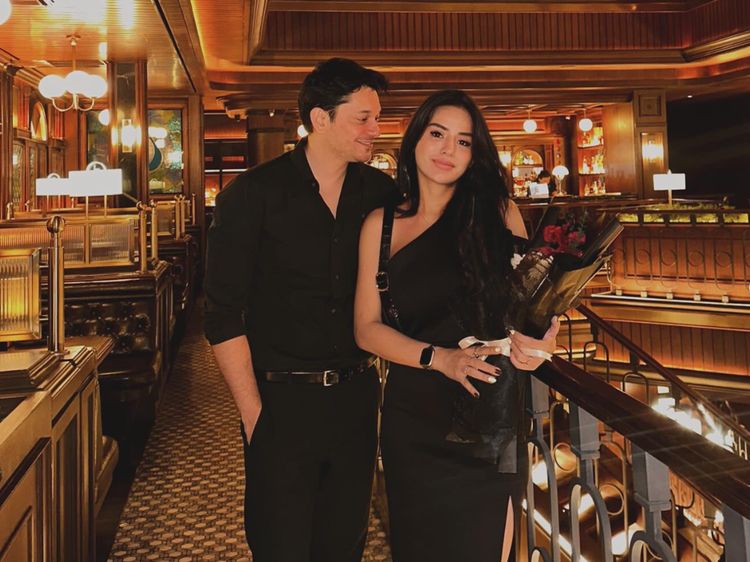 7 Foto Mesra Andrew Andika & Pacar Baru yang Dikabarkan Sudah Tunangan