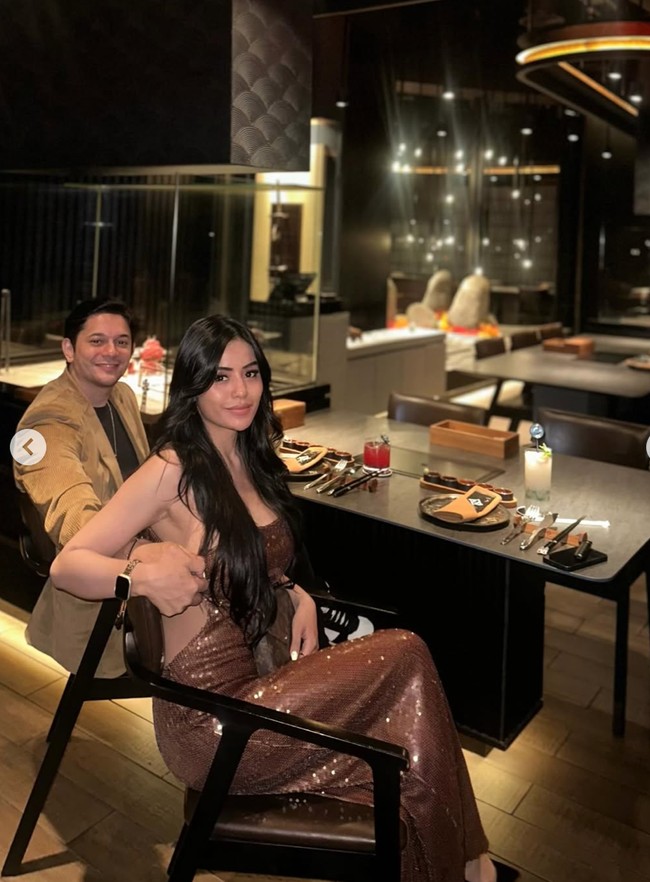 Hampir sama seperti Andrew, Violentina rupanya juga sudah memiliki anak dan menjadi single parent. Bertepatan di hari ulang tahun Andrew, Andrew dikabarkan melamar kekasihnya tersebut. Foto: Instagram/@andrewandika