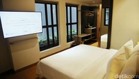 Khusus untuk tipe suite, tersedia balkon pribadi sebagai relaksasi terbuka di tengah padatnya kota. Sebagai pelengkap, Rooms Inc Sudirman - Jakarta menghadirkan SPOONFUL All Day Dining, restoran kasual berkonsep urban yang dirancang sebagai ruang hangout sekaligus tempat bersantai di tengah hiruk pikuk kota.