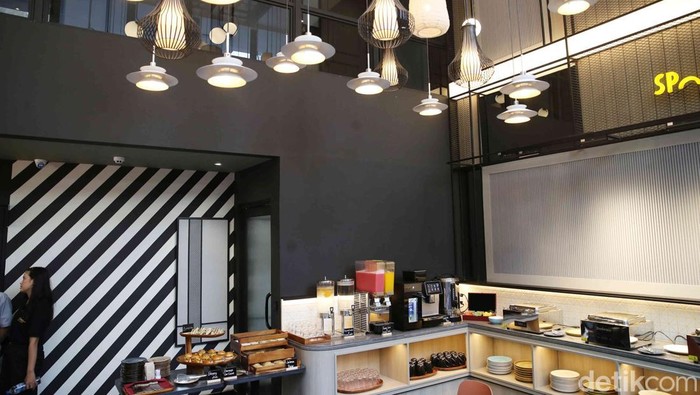 Artotel Luncurkan ROOMS INC. Sudirman, Tawarkan Akomodasi Gaya Hidup Urban ROOMS INC. Sudirman resmi dibuka di kawasan Setiabudi, Jakarta Selatan, Jumat (18/7/2025). Hotel bergaya modern ini menyasar generasi urban dengan konsep nyaman, efisien, dan penuh gaya.