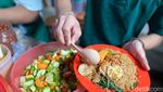 Sedapnya Bakmi Goreng Sambal Kacang Tersembunyi di Glodok