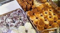 Combro dan ketan serundeng juga patut dicoba. Masing-masing harganya Rp 6.000 per buah. Cocok untuk sarapan atau makan siang Foto: Yenny Mustika Sari/detikcom