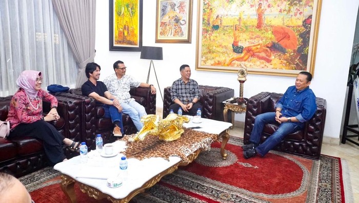 Bamsoet menerima produser dan sutradara film ‘Tajir Melintir’ di Jakarta