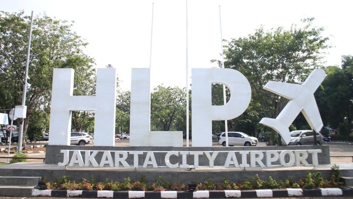 Gerbang Bandara Halim Perdanakusuma.