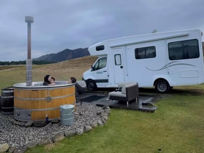 Citra Kirana Citra Kirana dan Rezky Aditya campervan