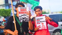 Aksi ini menghasilkan sejumlah tuntutan, yaitu pencopotan Irjen Pol Hary Sudwijanto, evaluasi pengawasan internal, pembentukan tim investigasi independen, penyelesaian jaringan narkotika di lingkungan Polda Kaltara, serta dorongan partisipasi kritis media dan masyarakat sipil. Foto: Oktavian Balang/detikKalimantan
