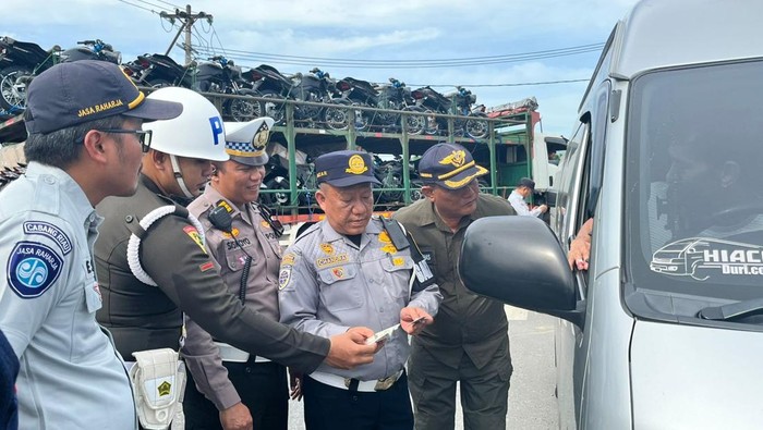 Ditlantas Polda Riau bersama instansi terkait melaksanakan Operasi Patuh Lancang Kuning 2025, Kamis (17/7/2025).