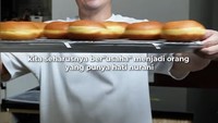 Dalam videonya, ia juga sudah menemui beberapa pengunjung mall untuk mencicipi donat buatannya. Foto: Instagram/@nickytirta