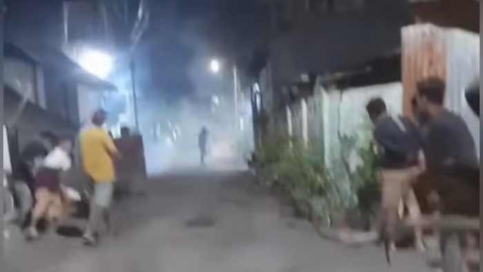 Dua kelompok warga terlibat tawuran di Jalan Ablam Makassar.