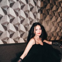 Erika juga mengungkapkan bahwa ia dan ayah dari bayi yang dikandungnya itu awalnya berencana untuk menikah. Keduanya bahkan sudah sempat memilih cincin dan merencanakan pernikahan. Namun Erika berubah pikiran usai mengetahui bahwa pria tersebut sudah pernah memiliki anak dari wanita lain. Foto: Instagram/@eri.carl