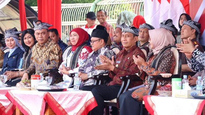 Gubernur Jatim Khofifah Indar Parawansa saat peluncuran Koperasi Merah Putih.