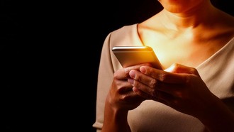 Stres Terus Sepanjang Hari? Bisa Jadi karena Bangun Tidur Langsung Main HP