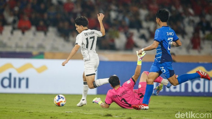 Timnas Indonesia U-23 menang 1-0 atas Filipina pada laga Grup A Piala AFF U-23 2025. Garuda Muda meraih tiga angka berkat gol bunuh diri Jaime Rosquillo. Laga Indonesia vs Filipina di lanjutan pertandingan Grup A Piala AFF U-23 2025 digelar di Stadion Utama Gelora Bung Karno, Jakarta, Jumat (18/7/2025) malam WIB.