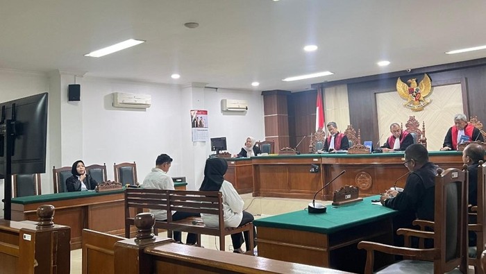 Eks Pimpinan Bulog Cabang Bulukumba Ervyna Zulaiha (49) divonis bersalah kasus korupsi penyaluran beras SPHP.