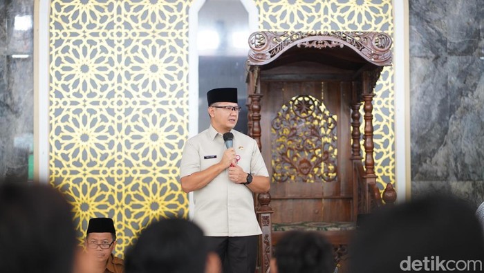 Kepala Dinas Pendidikan Jatim Aries Agung Paewai