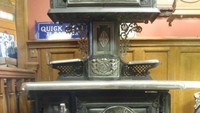 Bertengger pada museum khusus kompor antik, ada kompor yang usianya sudah lebih dari 1 abad. Kompor ini tak diketahui merek dan modelnya tetapi tercatat tahun pembuatannya pada 1893. Foto: Stoves.com