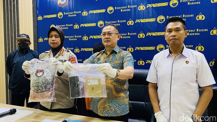 Konferensi pers Polda Maluku.