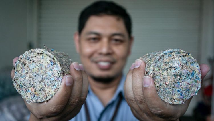 Limbah Uang Kertas Bekas BI di Solo Disulap Jadi Energi