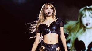 8 Outfit Lisa BLACKPINK Padukan Gaya Seksi dan Playful di Tur DEADLINE