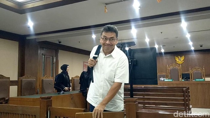 Mantan Direktur Pengembangan Bisnis PT Perusahaan Perdagangan Indonesia (PPI), Charles Sitorus divonis 4 tahun penjara di kasus korupsi gula. (Mulia/detikcom).
