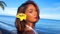Marion Jola saja gak takut matahari. Jadi mau ikutan berjemur? Foto: dok. Instagram Marion Jola