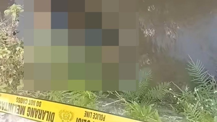 Mayat laki-laki diduga korban pembunuhan mengambang di parit Pasuruan