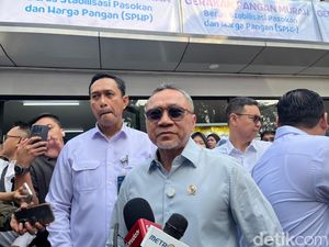 Zulhas hingga Yandri Naik Motor ke Panen Raya Bareng Prabowo di Karawang
