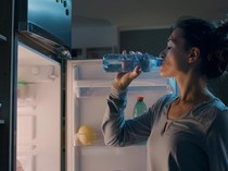 Pakar Ungkap Bahaya Minum Air Putih Terlalu Banyak