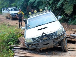 Kondisi Miris Jalan Nasional di Nunukan, Mobil Sering Hampir Jatuh ke Sungai