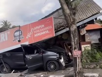 Mobil Hantam Warung Babi Guling Men Lari Mengwi gegara Sopir Ngantuk