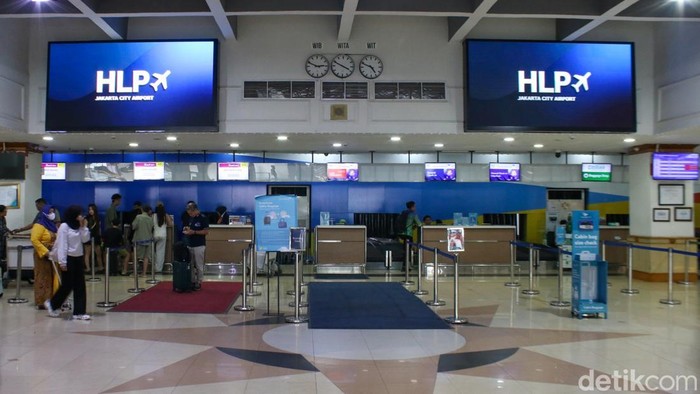 Mulai 1 Agustus, Sejumlah Jadwal Halim Pindah ke Soetta Sejumlah jadwal penerbangan reguler dari Bandara Halim Perdanakusuma (HLP) akan dipindahkan ke Bandara Soekarno-Hatta (CGK) mulai 1 Agustus 2025.