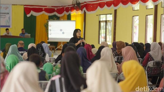 Panorama Pulau Geser dan Ambon di Maluku Utara