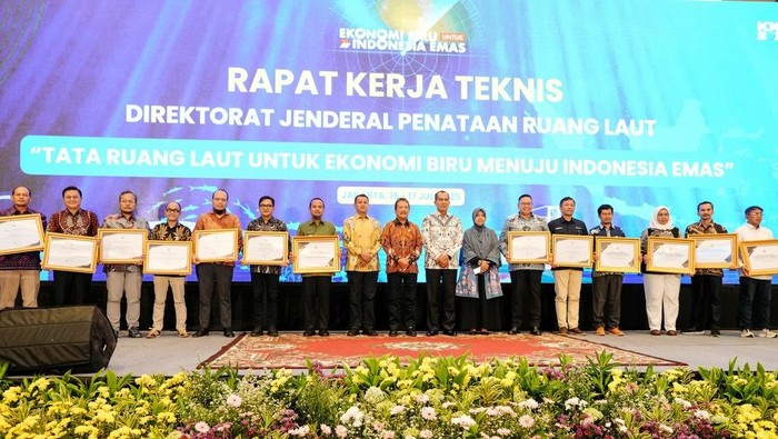Pemprov Sulsel meraih penghargaan dari Kementerian Kelautan dan Perikanan (KKP).