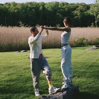 “welp now everyone knows we had sex,” begitu keterangan foto Elsie sambil menunjukkan foto kemesraannya dengan Pete Davidson hingga foto USG.  Foto: dok. Instagram @elsie