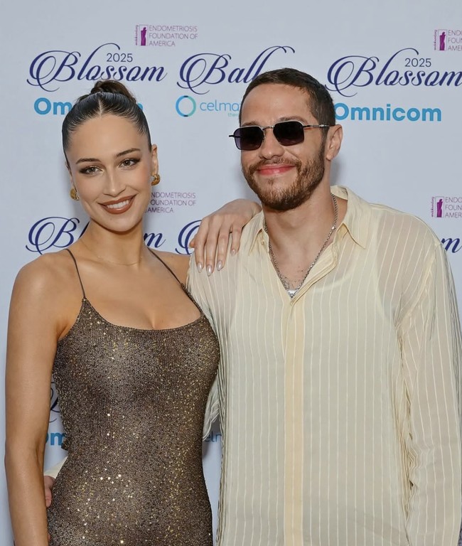 Elsie dan Pete pertama kali mengungkap hubungan mereka ke publik pada Mei 2025 saat hadir di red carpet bersama. Mereka pertama kali digosipkan dekat pada bulan Maret.  Foto: dok. Instagram @elsie