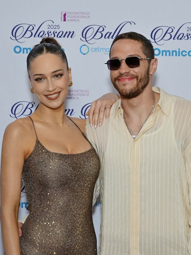 Foto: Sosok Model yang Dihamili Pete Davidson, Pernah Dipacari Benny Blanco Foto: Sosok Model yang Dihamili Pete Davidson, Pernah Dipacari Benny Blanco