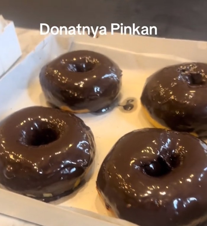 Pinkan Mambo Aksi Pinkan Mambo Buat Pesanan Donat Sambil Live di TikTok