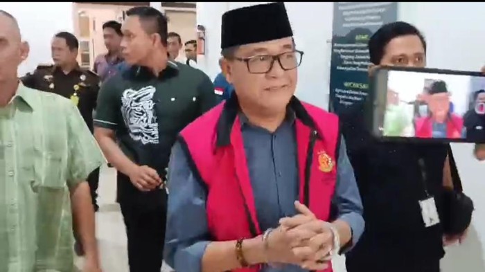 Plt Kadis PMD Sumsel Wilson menyerahkan diri ke Kejari Palembang kasus dugaan korupsi