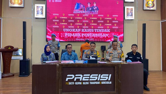 Polisi saat mengelar rilis kasus pencabulan anak di bawah umur di OKU Selatan