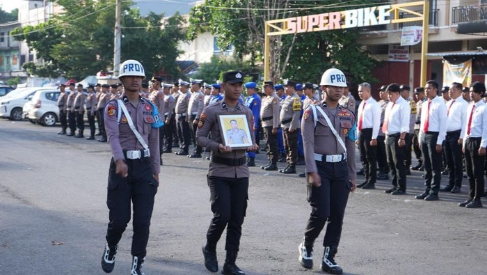 Personel Polres Pelabuhan Makassar, Sulawesi Selatan (Sulsel), Bripka Erwing dijatuhi sanksi pemberhentian tidak dengan hormat (PTDH).