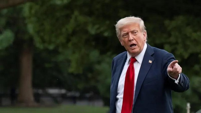 U.S. President Donald Trump speaks to the press as he arrives at the White House in Washington, D.C., U.S., July 13, 2025. (Reuters)