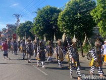 Ribuan Warga Ikut Prosesi Mepeed Puri Agung Karangasem, Jarak Tempuh 4,5 Km
